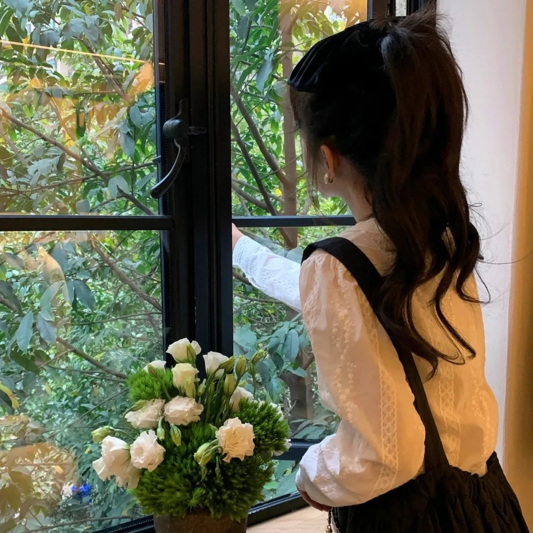 色肉毒蝎女